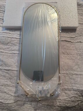 Short Stories NWT Oval Gold Hanging Mirror Jewelry Hooks FabFitFun Home